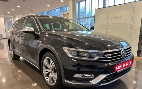 Volkswagen Passat B8 рестайлинг, 2018 год, 3 075 000 рублей, 3 фотография