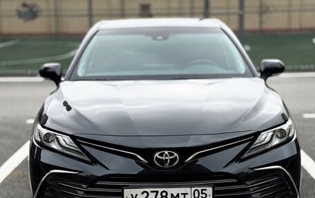 Toyota Camry, 2023 год, 3 950 000 рублей, 2 фотография