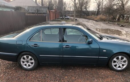 Mercedes-Benz E-Класс, 1995 год, 580 000 рублей, 3 фотография