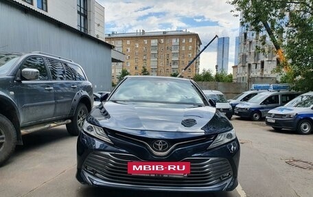 Toyota Camry, 2018 год, 2 350 000 рублей, 2 фотография