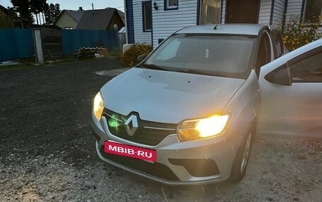 Renault Logan II, 2018 год, 540 000 рублей, 2 фотография