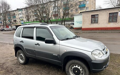 Chevrolet Niva I рестайлинг, 2018 год, 855 000 рублей, 4 фотография