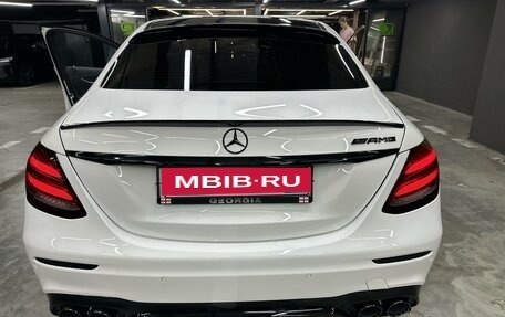 Mercedes-Benz E-Класс, 2019 год, 3 500 000 рублей, 4 фотография