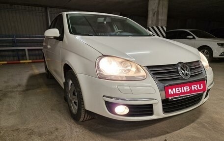 Volkswagen Jetta VI, 2009 год, 730 000 рублей, 3 фотография