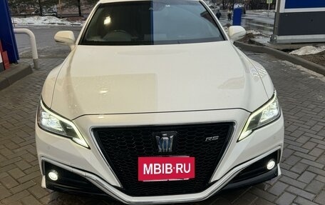 Toyota Crown, 2018 год, 3 240 000 рублей, 2 фотография