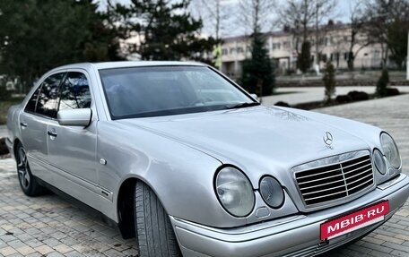 Mercedes-Benz E-Класс, 1998 год, 930 000 рублей, 4 фотография