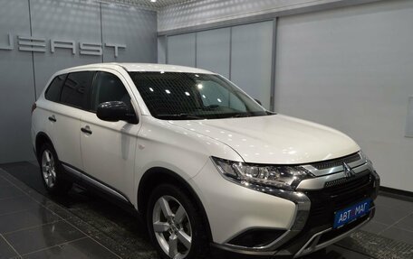 Mitsubishi Outlander III рестайлинг 3, 2018 год, 1 998 000 рублей, 3 фотография