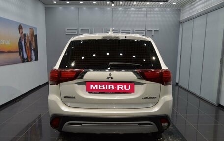 Mitsubishi Outlander III рестайлинг 3, 2018 год, 1 998 000 рублей, 5 фотография