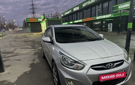 Hyundai Solaris II рестайлинг, 2013 год, 930 000 рублей, 2 фотография