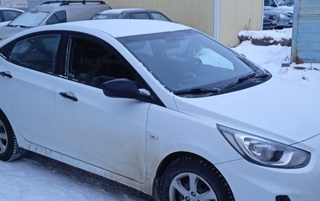 Hyundai Solaris II рестайлинг, 2012 год, 850 000 рублей, 3 фотография