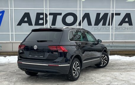 Volkswagen Tiguan II, 2018 год, 2 464 000 рублей, 2 фотография