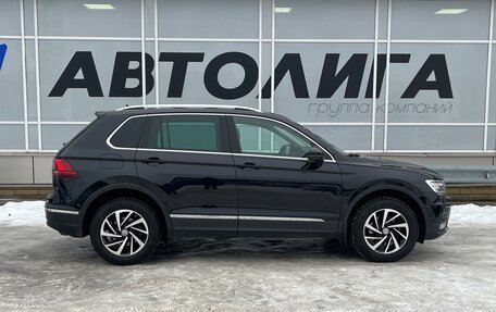 Volkswagen Tiguan II, 2018 год, 2 464 000 рублей, 3 фотография