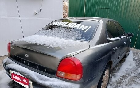 Hyundai Sonata IV рестайлинг, 2001 год, 75 000 рублей, 2 фотография