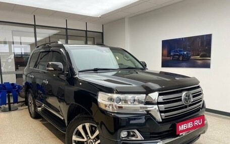 Toyota Land Cruiser 200, 2016 год, 5 800 000 рублей, 3 фотография