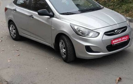 Hyundai Solaris II рестайлинг, 2013 год, 590 000 рублей, 2 фотография