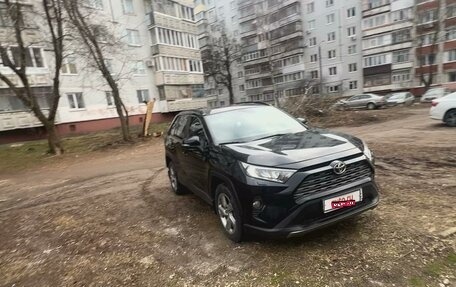 Toyota RAV4, 2019 год, 3 450 000 рублей, 2 фотография