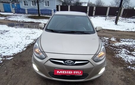 Hyundai Solaris II рестайлинг, 2011 год, 820 000 рублей, 1 фотография