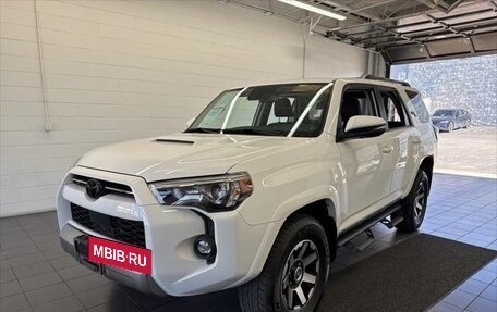 Toyota 4Runner V, 2023 год, 10 940 000 рублей, 3 фотография