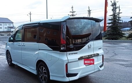 Honda Stepwgn IV, 2018 год, 3 080 000 рублей, 4 фотография