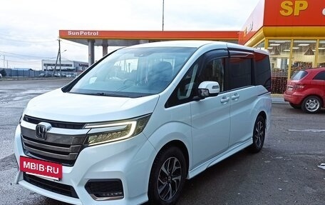 Honda Stepwgn IV, 2018 год, 3 080 000 рублей, 3 фотография