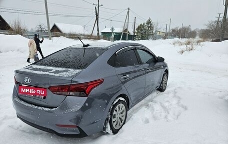 Hyundai Solaris II рестайлинг, 2018 год, 990 000 рублей, 3 фотография