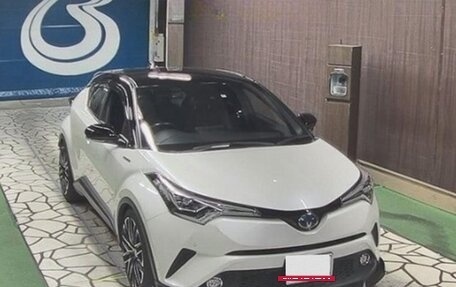 Toyota C-HR I рестайлинг, 2018 год, 2 330 000 рублей, 2 фотография