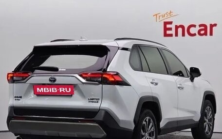 Toyota RAV4, 2024 год, 4 600 000 рублей, 2 фотография