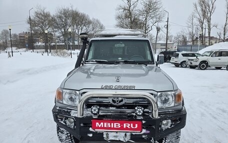 Toyota Land Cruiser 70, 2013 год, 4 200 000 рублей, 3 фотография