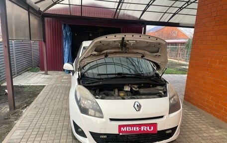 Renault Megane III, 2011 год, 849 999 рублей, 2 фотография