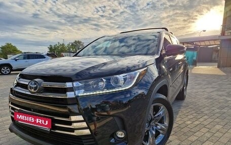 Toyota Highlander III, 2019 год, 4 400 000 рублей, 3 фотография