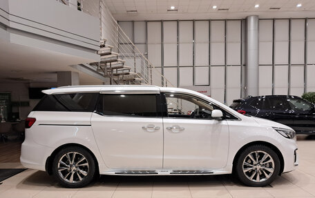 KIA Carnival III, 2018 год, 3 550 000 рублей, 4 фотография