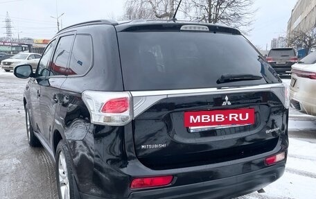 Mitsubishi Outlander III рестайлинг 3, 2013 год, 1 490 000 рублей, 5 фотография