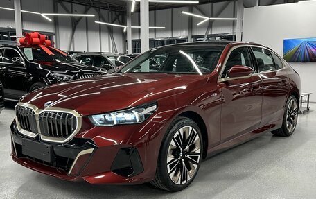 BMW 5 серия, 2024 год, 9 820 000 рублей, 3 фотография