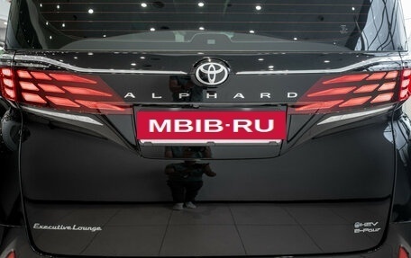 Toyota Alphard, 2024 год, 18 790 000 рублей, 8 фотография