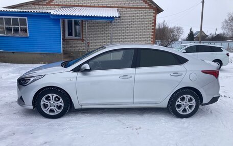 Hyundai Solaris II рестайлинг, 2021 год, 1 950 000 рублей, 4 фотография