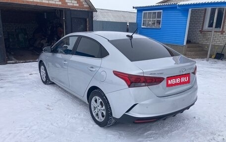 Hyundai Solaris II рестайлинг, 2021 год, 1 950 000 рублей, 5 фотография