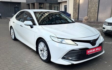 Toyota Camry, 2019 год, 3 450 000 рублей, 7 фотография