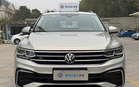 Volkswagen Tiguan II, 2022 год, 3 790 000 рублей, 2 фотография