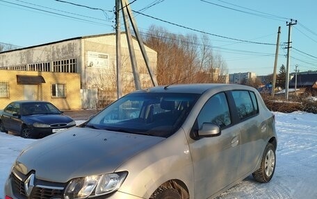 Renault Sandero II рестайлинг, 2017 год, 880 000 рублей, 2 фотография