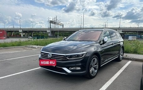 Volkswagen Passat B8 рестайлинг, 2018 год, 3 700 000 рублей, 32 фотография