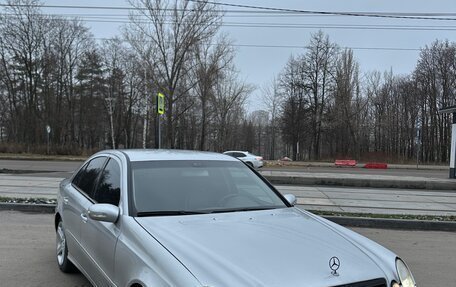 Mercedes-Benz E-Класс, 2003 год, 690 000 рублей, 3 фотография