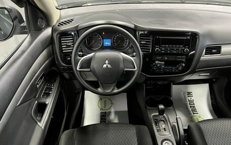 Mitsubishi Outlander III рестайлинг 3, 2013 год, 1 545 000 рублей, 12 фотография