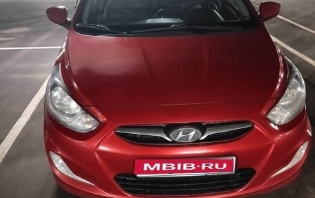 Hyundai Solaris II рестайлинг, 2012 год, 700 000 рублей, 1 фотография