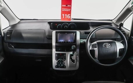 Toyota Voxy II, 2010 год, 1 550 000 рублей, 16 фотография