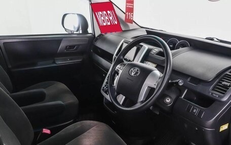 Toyota Voxy II, 2010 год, 1 550 000 рублей, 8 фотография