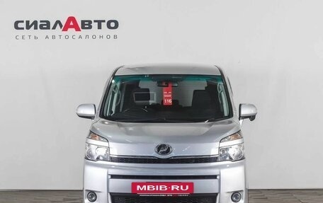 Toyota Voxy II, 2010 год, 1 550 000 рублей, 2 фотография