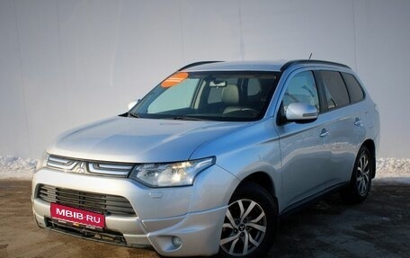 Mitsubishi Outlander III рестайлинг 3, 2013 год, 1 560 000 рублей, 1 фотография