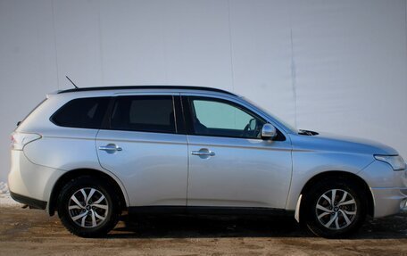 Mitsubishi Outlander III рестайлинг 3, 2013 год, 1 560 000 рублей, 8 фотография