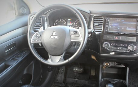 Mitsubishi Outlander III рестайлинг 3, 2013 год, 1 560 000 рублей, 15 фотография