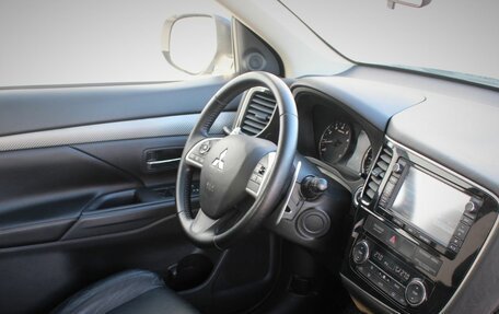 Mitsubishi Outlander III рестайлинг 3, 2013 год, 1 560 000 рублей, 12 фотография